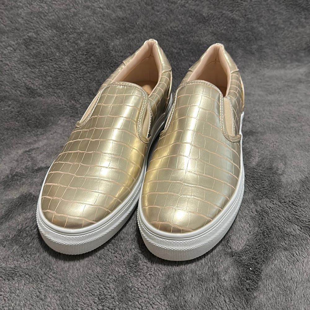 Gold platform slip on
